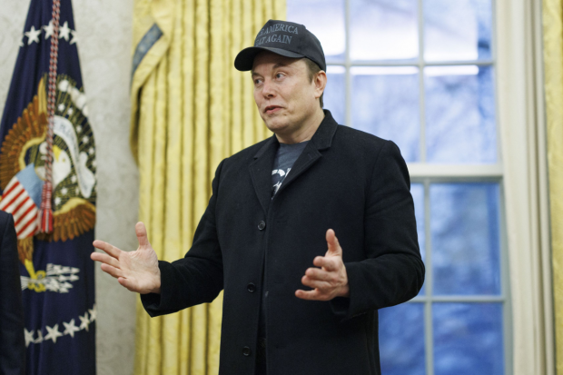 Noul director al FBI, Kash Patel, le-a cerut angajaților agenției să-l ignore pe Elon Musk