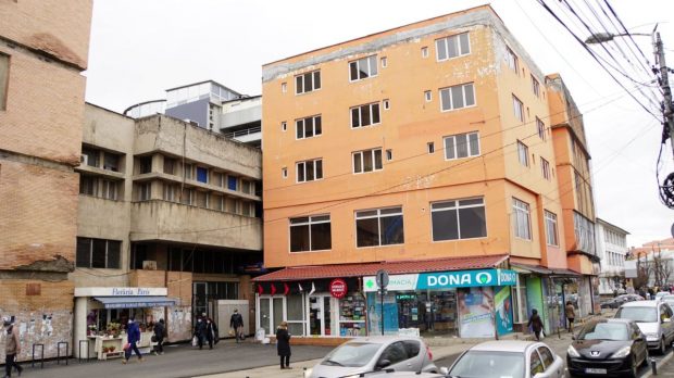 Hotelul Cristian din Cluj nu poate fi demolat, deși a fost construit ilegal. Cum s-ar putea rezolva problema