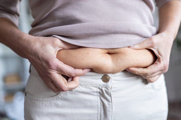 Corpul femeii la menopauză – de ce ne îngrășăm și cum ne afectează lipsa estrogenului?