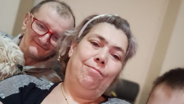 Ioana Tufaru s-a mutat cu chirie, după ce a fost nevoită să plece din locuința oferită de Gigi Becali. Cum arată apartamentul în care stă în prezent cu familia ei: „Trebuie să…”