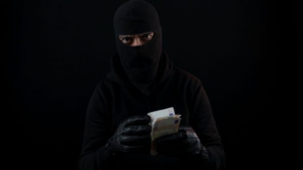 Un italian asociat cu Mafia a furat în România 100 de milioane de euro, din fonduri europene. A fost prins când încerca să fugă din țară