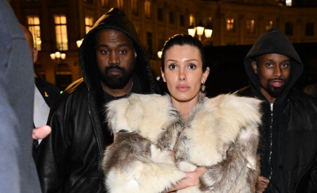 Kanye West a făcut publică o imagine cu Bianca Censori dezbrăcată pentru a-și promova noul film: „Sunt atât de mândru de soția mea”