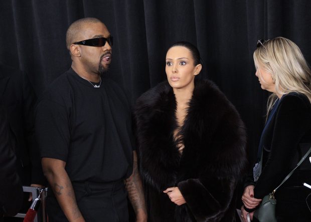 Reacția mamei Biancăi Censori, după ce fiica ei a apărut nud la Premiile Grammy 2025. Detalii înfiorătoare despre familia soției lui Kanye West