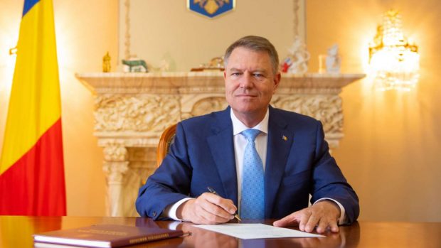 Decrete semnate de Klaus Iohannis în ultima zi ca președinte. Trei dintre cei mai vechi colaboratori au plecat