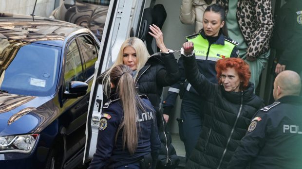Laura Vicol și soțul ei, Vladimir Ciorbă, au fost aduși la Curtea de Apel București. DIICOT a cerut arestare preventivă în dosarul Nordis