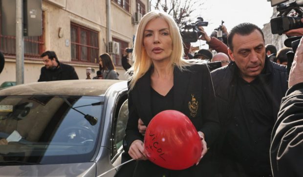 Laura Vicol pleacă din arestul central cu un cadou inedit de Sfântul Valentin: „Vicol + ICCJ = ♡”