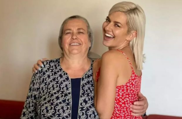 Cum a fost surprinsă mama Lidiei Buble într-un mall din București. Doamna Rahela are aceeași pasiune ca fiica ei: „Îi iau și luna de pe cer dacă vrea”
