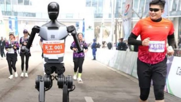 China va găzdui primul maraton oameni vs roboți umanoizi din lume. Eligibilitate, cerințe și premii | VIDEO