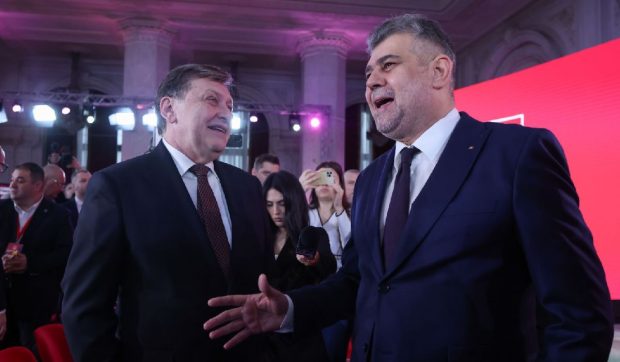 Cum l-a primit Marcel Ciolacu pe Crin Antonescu la congresul extraordinar al PSD: „Eu astăzi vă spun că am greşit”