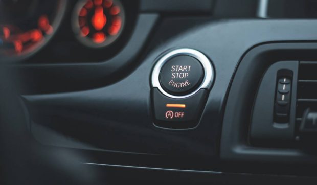 Sistemul Start-Stop auto: Beneficii și riscuri pentru motorul mașinii