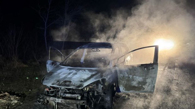 Mașina unui preot din Oradea a luat foc, poliția a început o anchetă. „Am toată convingerea că evenimentul nu are legătură cu episcopul”