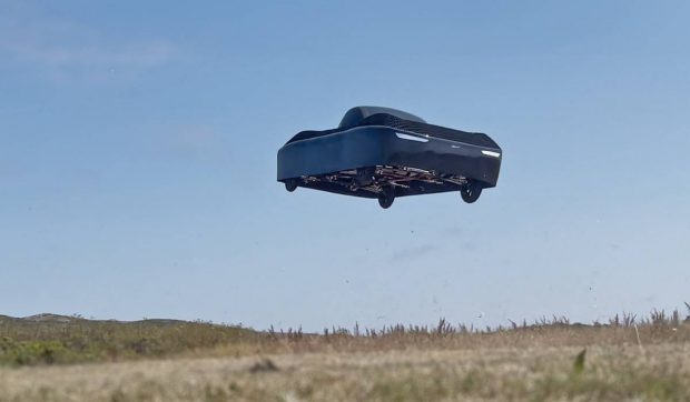 O companie americană lansează mașina zburătoare electrică. Imagini cu vehiculul pentru care s-au făcut deja 3.300 de precomenzi