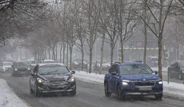 Amenda pe care o primesc șoferii care circulă cu maşina acoperită de zăpadă. Prevederile Codului Rutier în 2025