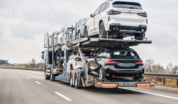 Cât plătesc românii să aducă o mașină din Franța în 2025. Comparație între platformă sau condus pe roți