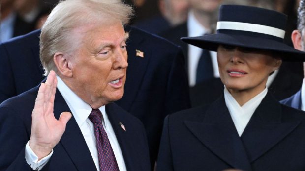 Melania Trump revine la Washington după o absență de patru săptămâni, dezmințind zvonurile privind o despărțire de Trump