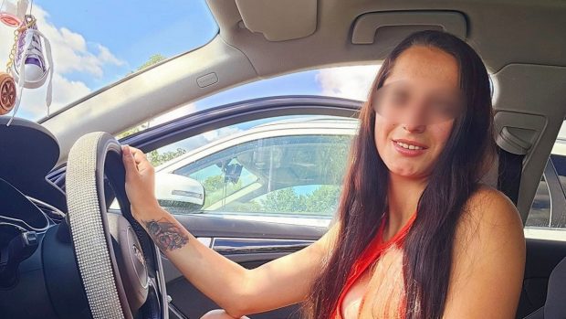 Mihaela, șoferița de 23 de ani care a căzut cu mașina în Olt, a apucat să sune la 112 și să cheme ajutoare. Ea și tatăl ei au murit la spital