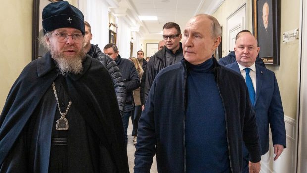 FSB-ul rusesc a acuzat doi absolvenți ai academiei teologice că au pregătit uciderea „mentorului spiritual al lui Vladimir Putin”, mitropolitul Tihon Șevkunov