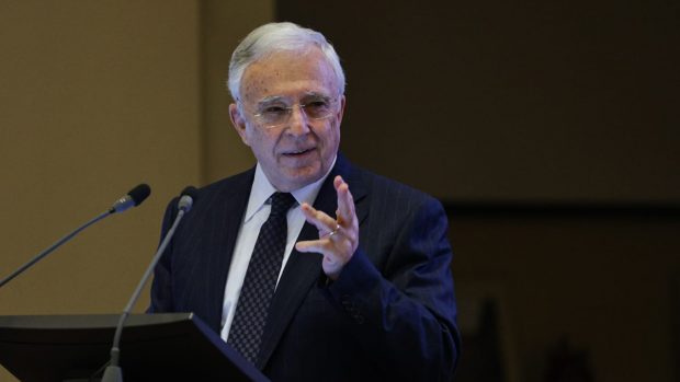 Mugur Isărescu, despre „ordonanța trenuleț”: Dacă nu era adoptată, „deficitul se ducea spre 10%”