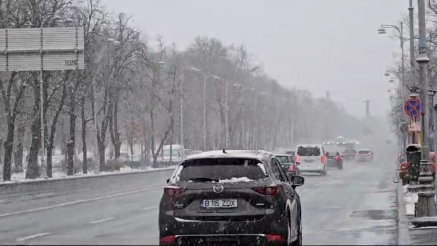 Brigada Rutieră le spune șoferilor cum să circule după ce a nins: „Să evite pe cât posibil frânarea, schimbarea bruscă a direcției de mers și depășirile”
