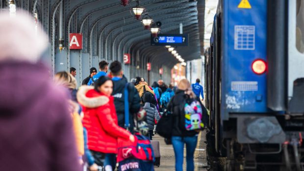 Biletele și abonamentele de tren s-ar putea scumpi. Tabelul noilor tarife