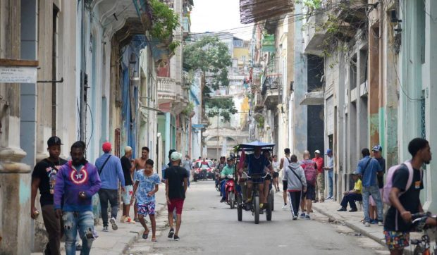 Cuba se confruntă cu cea mai gravă criză economică. Locuitorii părăsesc insula în valuri din cauza sărăciei
