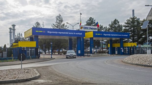 Vânzările scad, profitul crește: magia OMV Petrom în România