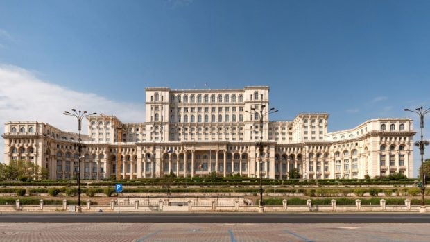 Senatul schimbă a treia oară accesul angajaților. Salariații vor fi puși să ocolească Parlamentul, o nouă firmă va livra un sistem mai scump – EXCLUSIV
