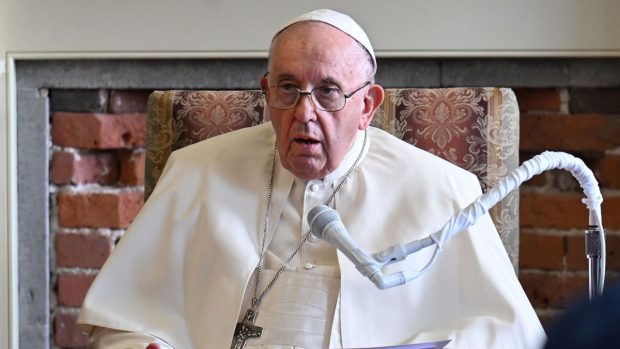 Vaticanul își ține respirația, așteptând zilnic vești despre starea Papei Francisc: „Trăim de pe o zi pe alta”