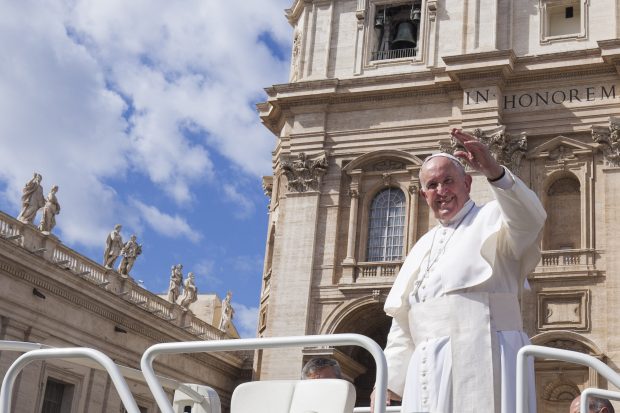 Când va avea loc înmormântarea Papei Francisc și unde va putea fi văzută