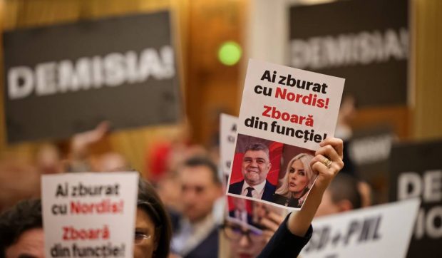 Opoziţia parlamentară cere demisia premierului Marcel Ciolacu: „Ai zburat cu Nordis, zboară din funcţie!”