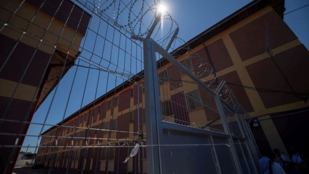 Un deținut din Penitenciarul Oradea a distrus celula și a smuls caloriferul, nervos că nu avea țigări