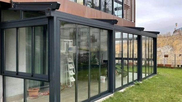 Living în aer liber cu pergole retractabile: cum te poți bucura de o terasă modernă