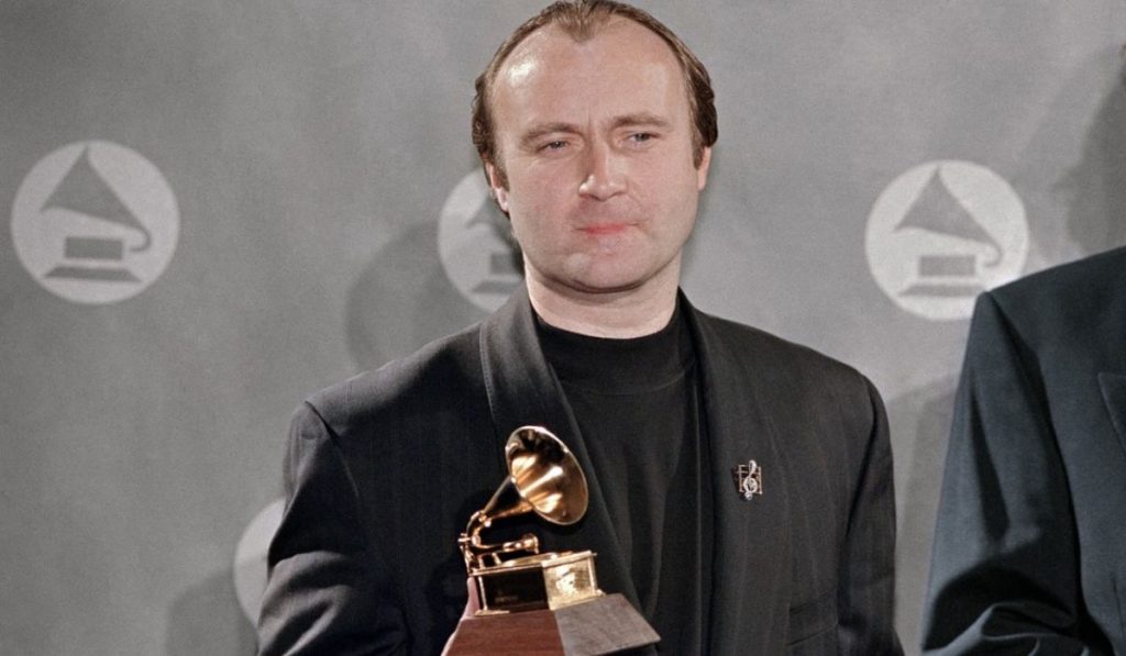 Phil Collins cu premiul Grammy, câștigând pentru cel mai bun album pentru „Another Day in Paradise”, 20 februarie 1991
Sursă foto: Profimedia Images
