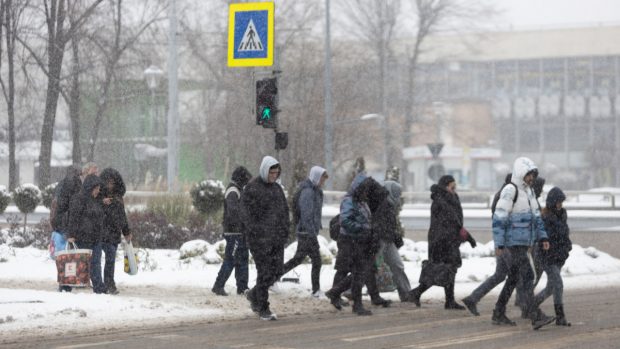 Pieton din București, rugăminte pentru șoferi după ninsorile din ultimele ore: „Să fim oameni!”