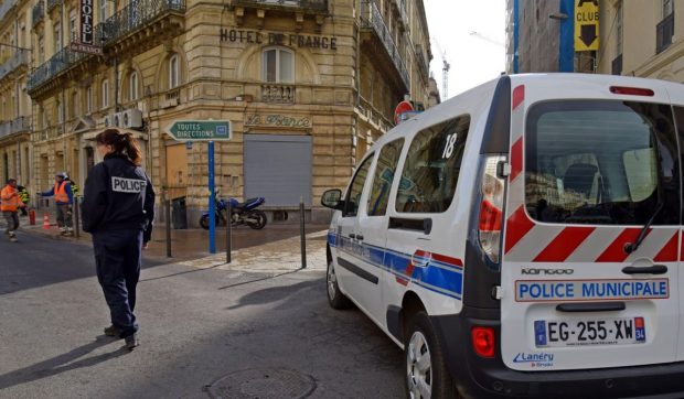 Româncă înjunghiată de amant în mijlocul unui oraș din Franța. Acesta fusese condamnat de opt ori în ultimii 10 ani