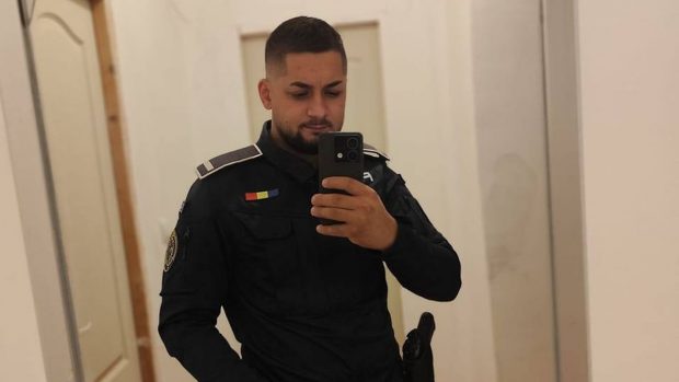 Un tânăr polițist din Constanța oprea șoferițe în trafic, le cerea actele, le căuta apoi pe rețelele sociale și le făcea avansuri. Agentul e cercetat disciplinar