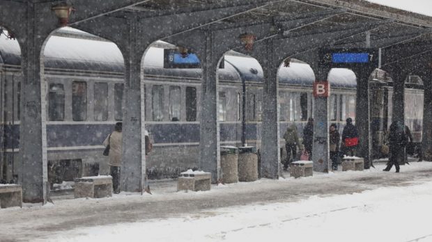Ninsorile întârzie trenurile din Craiova şi Timişoara: Trenul IR 78 Bucureşti Nord-Curtici, întârziere peste 4 ore
