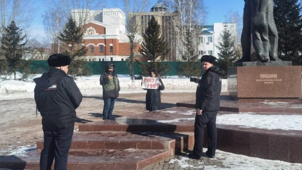 Proteste anti-război în mai multe orașe din Rusia: „Trei ani de război, necazuri și rușine”