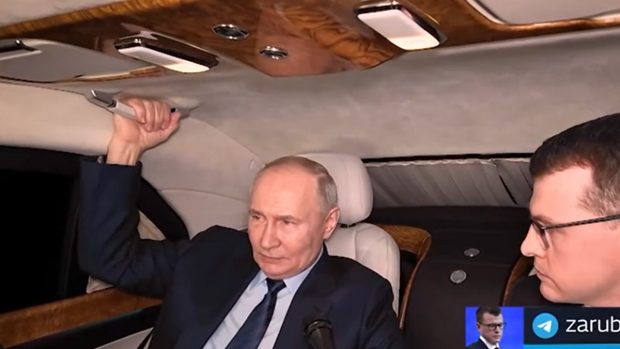 Vladimir Putin avertizează în legătură cu Donald Trump: „Va face ordine în Europa și în curând vor sta la picioarele stăpânului și vor da ușor din coadă” | VIDEO