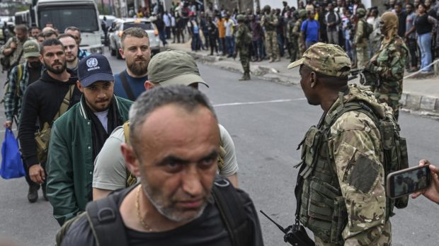 Aproape 300 de mercenari români duși de Horațiu Potra să lupte cu rebelii în Congo au fost aduși în România