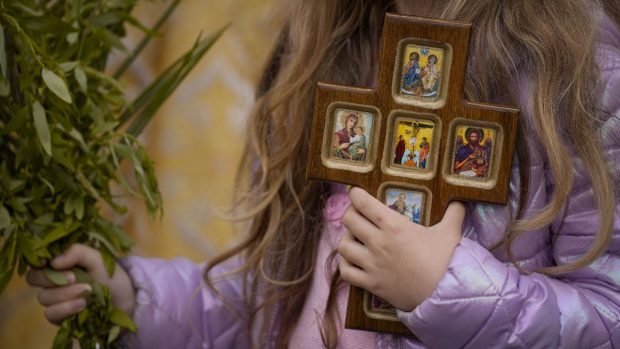 Religia, materia care rămâne în trunchiul comun, în planurile-cadru pentru liceu: „Nimeni nu se pune cu BOR, cea mai mare putere în stat”