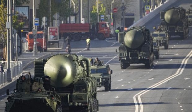 Rusia a scos rachetele nucleare pe „rutele de patrulare de luptă” și a făcut manevre într-un marș de 100 km | VIDEO