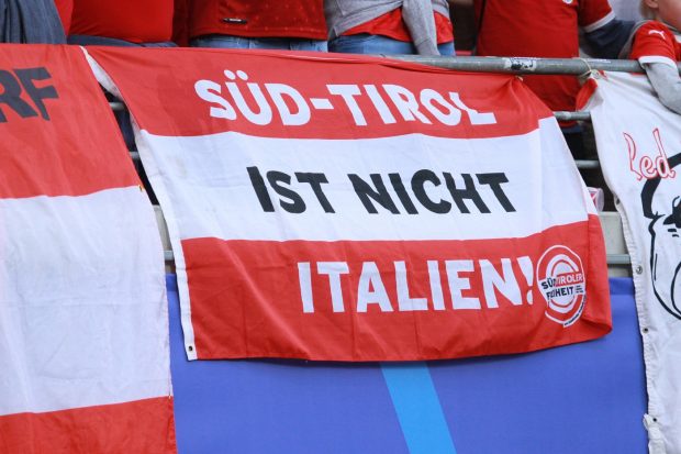 Sentimentul separatist crește în Tirolul de Sud, provincia italiană cu majoritate germanofonă. Scandalul stârnit de un afiș controversat