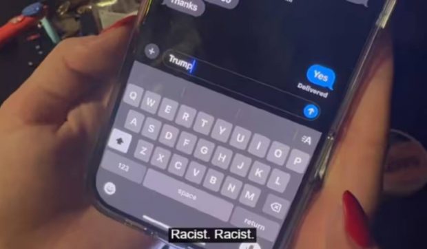 Funcția de SMS pentru iPhone scrie „Trump” atunci când utilizatorul spune „rasist”