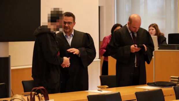 Șoferul român de TIR care a tras cu pistolul din mers într-un alt coleg, într-un ambuteiaj pe o autostradă din Germania, a fost condamnat