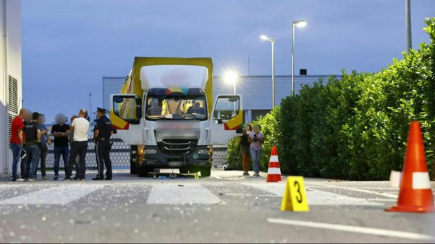 Șoferul român care a făcut cinci accidente în drum spre o biserică pe care a distrus-o cu TIR-ul riscă să ajungă într-un centru de terapie criminalistică, în Austria