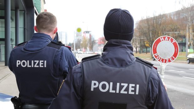 Doi șoferi au rămas și fără permise și fără mașini, în aceeași zi, surprinși de radar cu zeci de km peste limita legală, în Austria