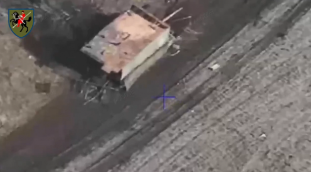 Tancul cu armătură din bușteni, noua găselniță a rușilor împotriva dronelor ucrainene I VIDEO