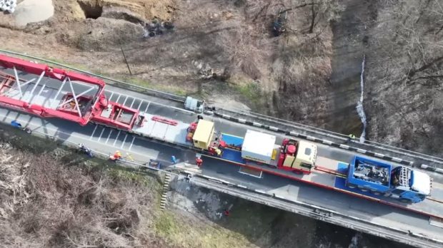 Cum a decurs ultima utilizare a tehnologiei flyover pe traseul transportului agabaritic care merge spre Mintia | VIDEO