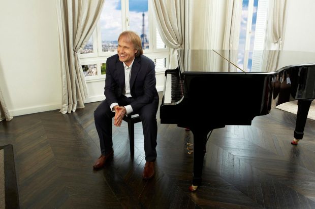 Richard Clayderman, artistul de Cartea Recordurilor, revine în România. Cât costă biletele la concertul celui mai de succes pianist al lumii